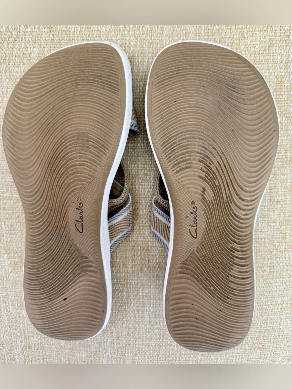 Clarks Mira Isle Tan Gray Crisscross Cloudsteppers Sandals Slides Women Size 8M